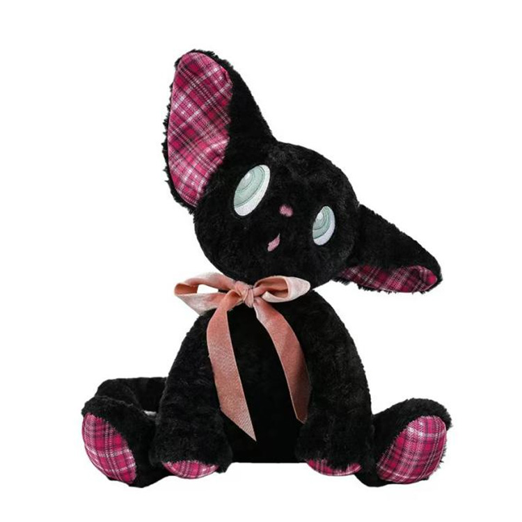 愛らしい盗聴子猫のぬいぐるみ