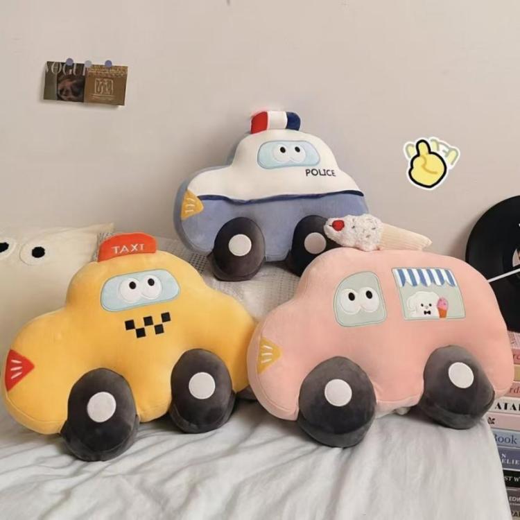 柔らかく糸くずの出ない車のぬいぐるみ
